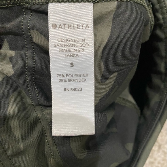 ATHLETA Ultimate Camo 7/8 Tight Leggings Olive Stash Pockets Active Size Small - Picture 15 of 16